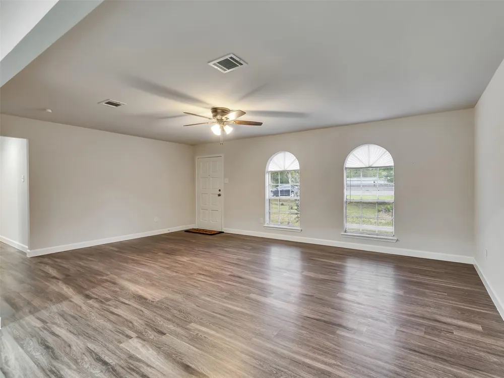 1905 County Road 235 Alvin, TX 77511