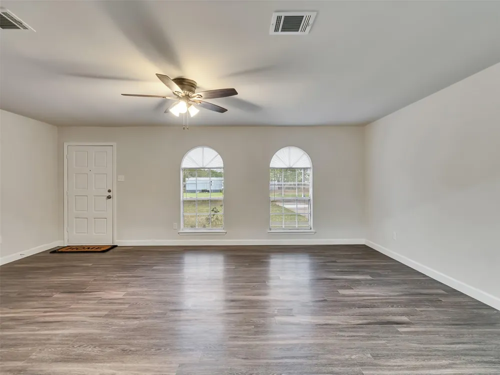 1905 County Road 235 Alvin, TX 77511