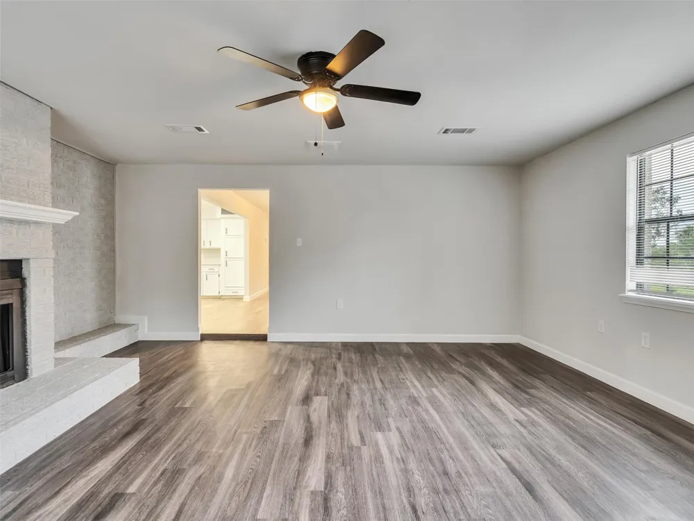 1905 County Road 235 Alvin, TX 77511