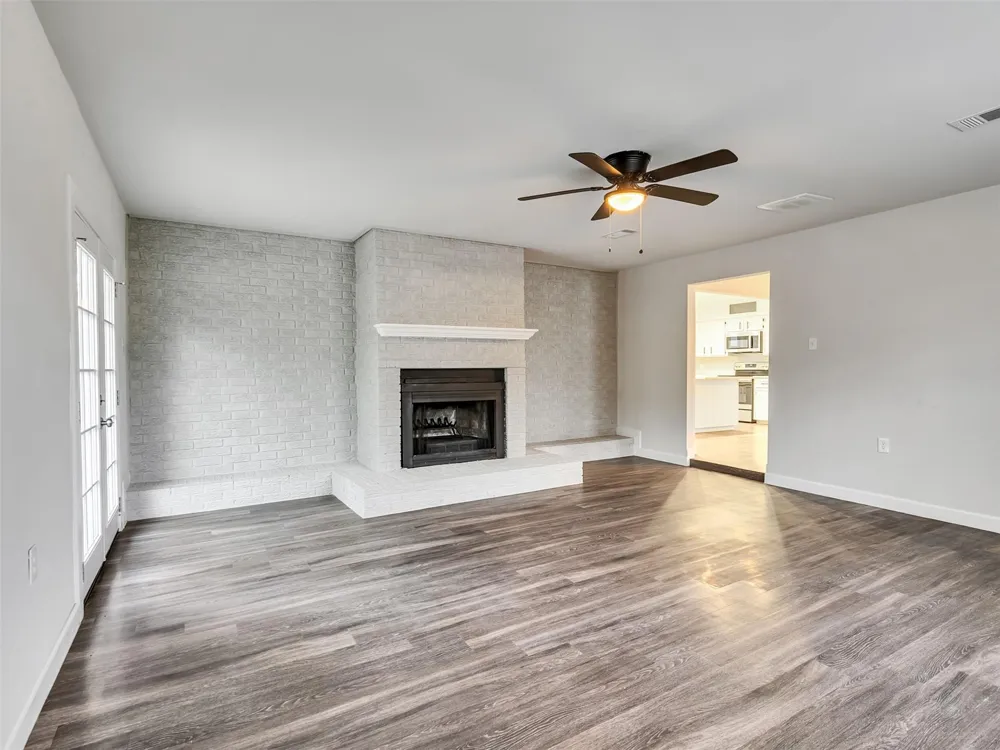 1905 County Road 235 Alvin, TX 77511