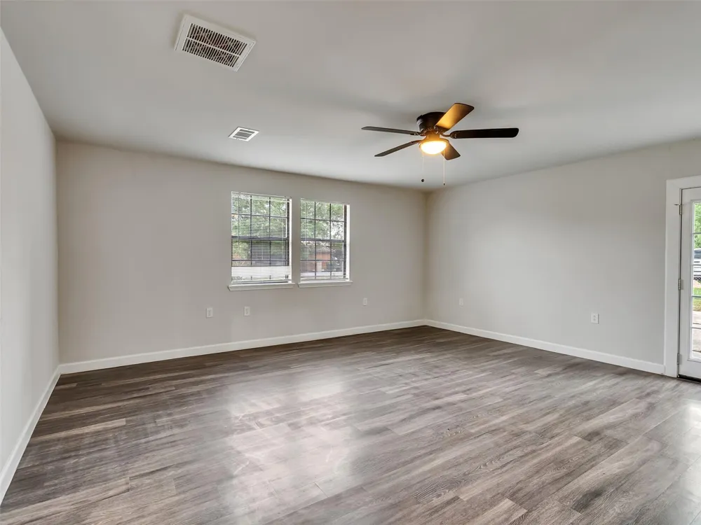 1905 County Road 235 Alvin, TX 77511