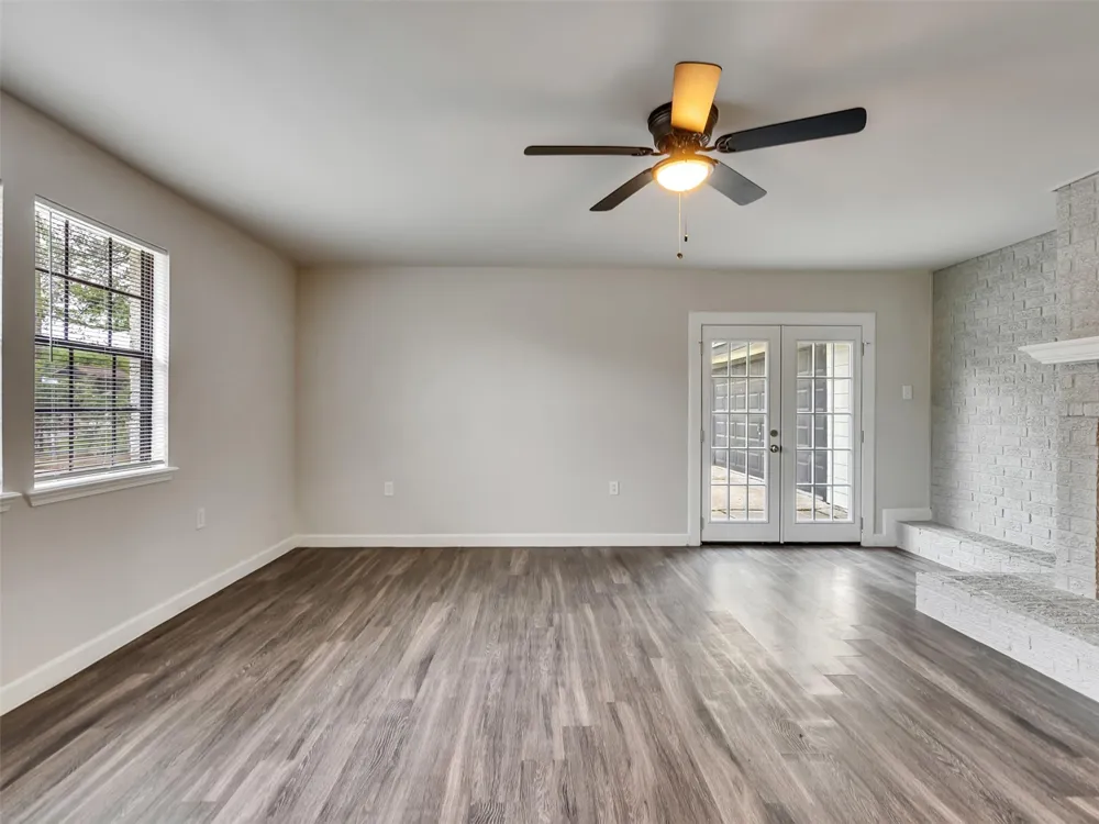 1905 County Road 235 Alvin, TX 77511