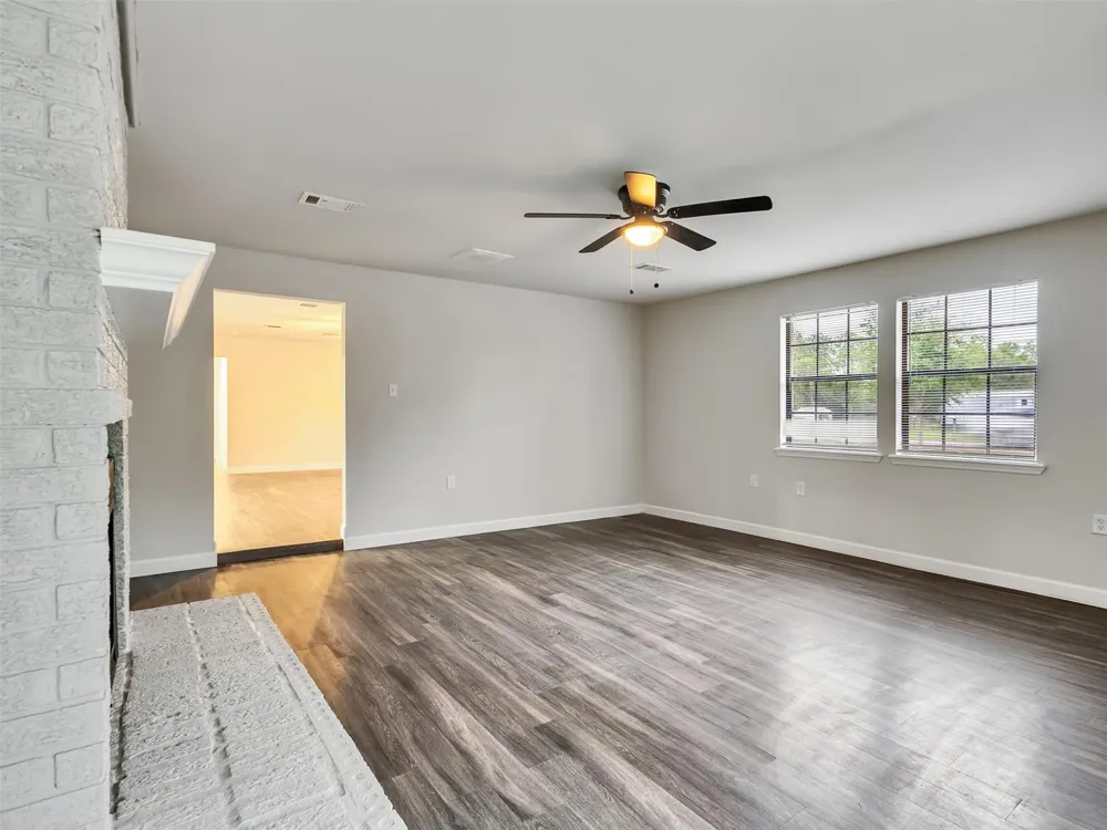 1905 County Road 235 Alvin, TX 77511