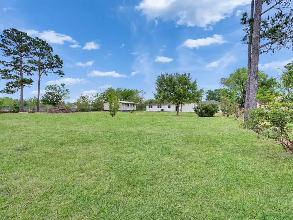 1905 County Road 235 Alvin, TX 77511