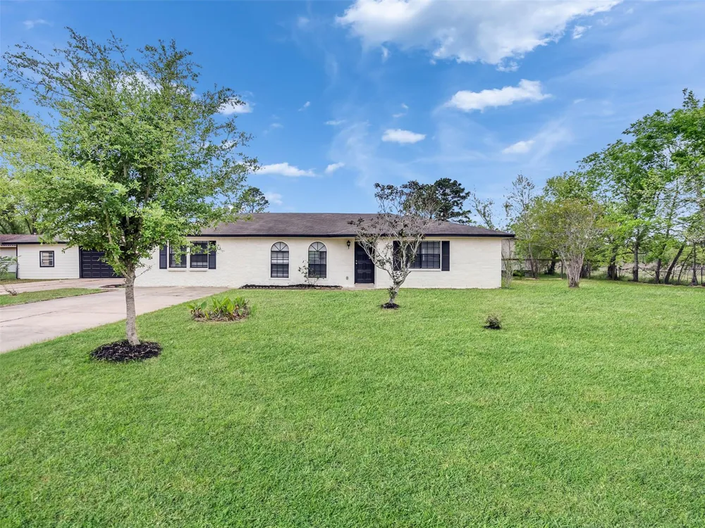 1905 County Road 235 Alvin, TX 77511