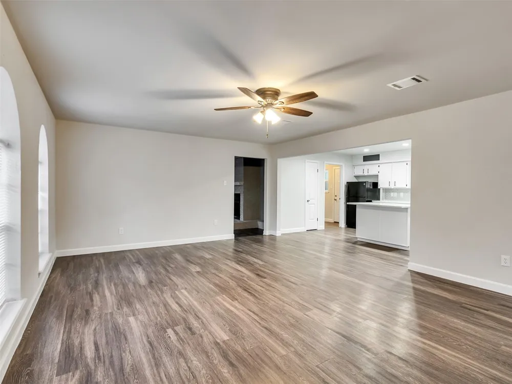 1905 County Road 235 Alvin, TX 77511
