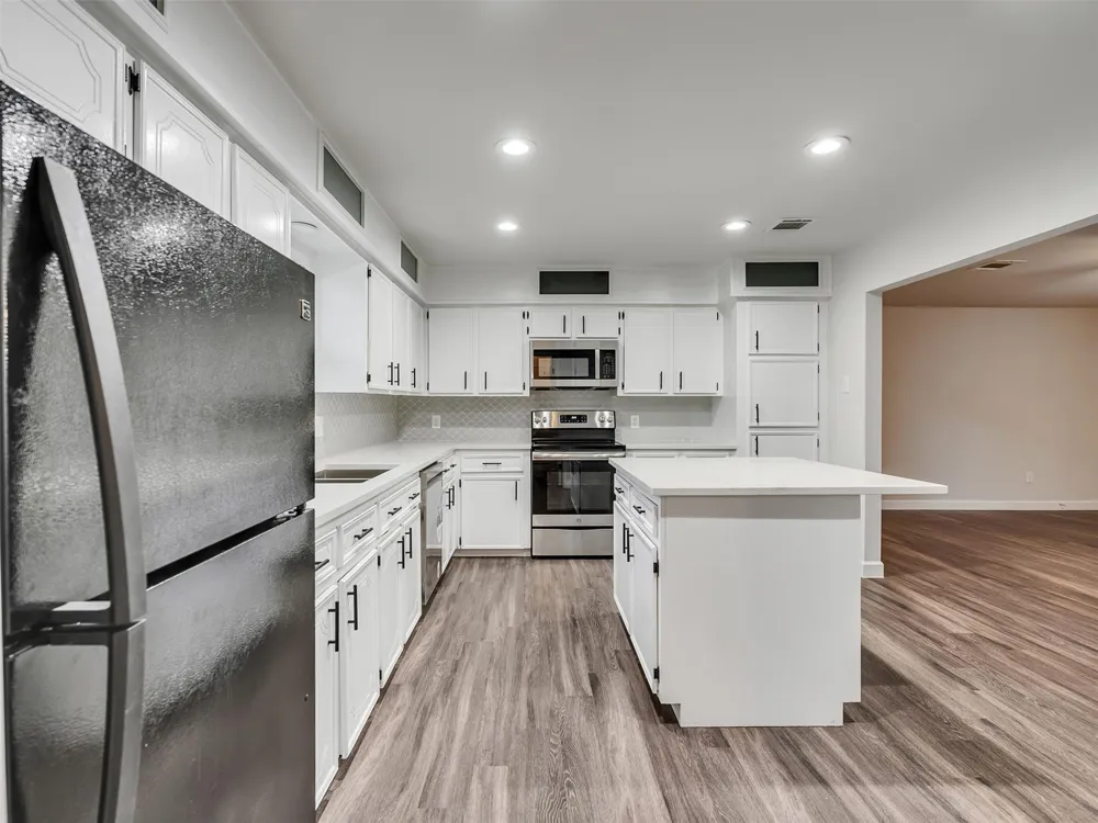 1905 County Road 235 Alvin, TX 77511