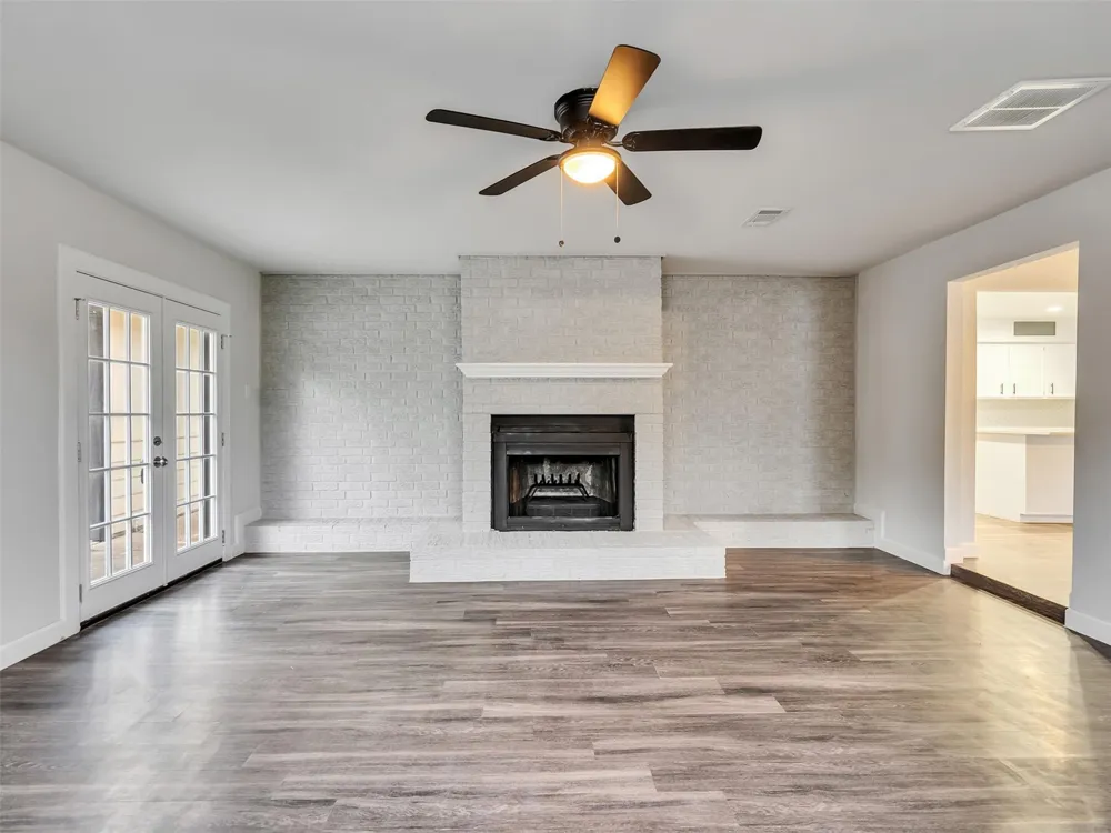 1905 County Road 235 Alvin, TX 77511