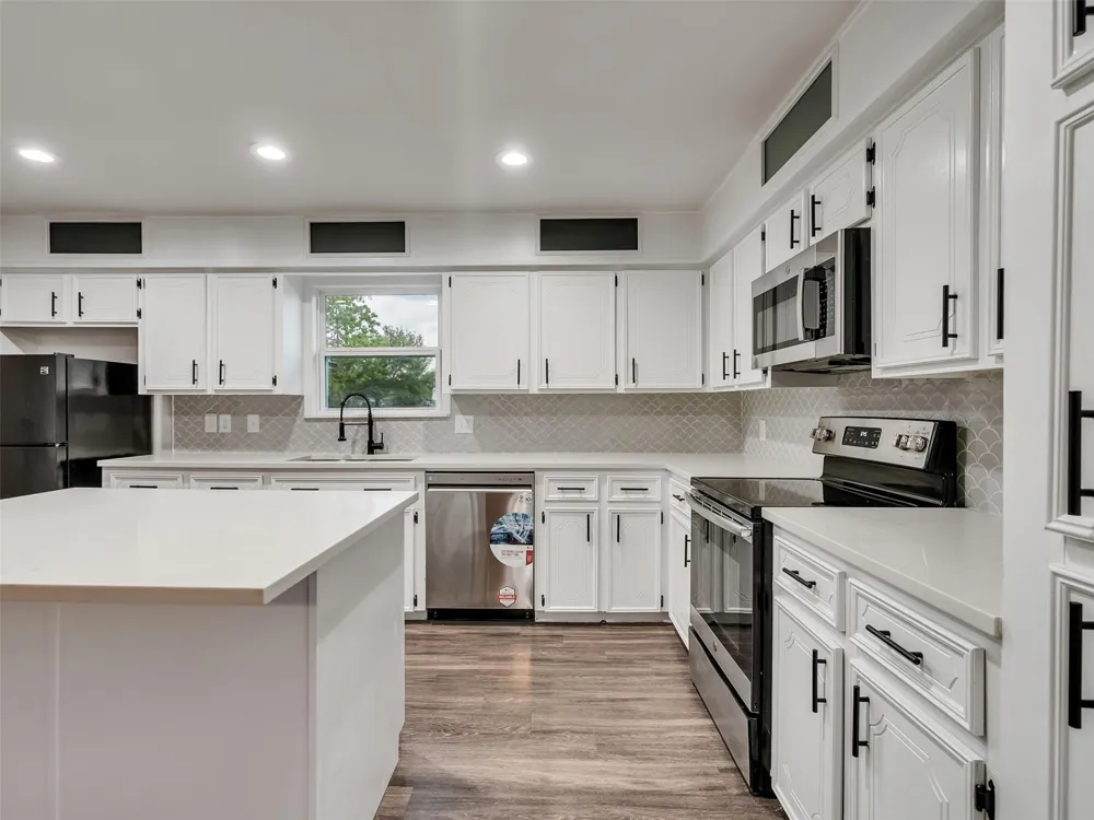1905 County Road 235 Alvin, TX 77511
