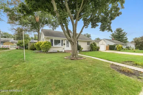 8 Meadowbrook Avenue