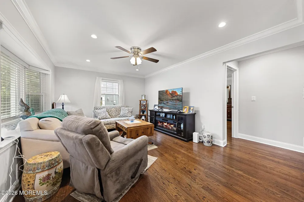 8 Meadowbrook Avenue Eatontown, NJ 07724