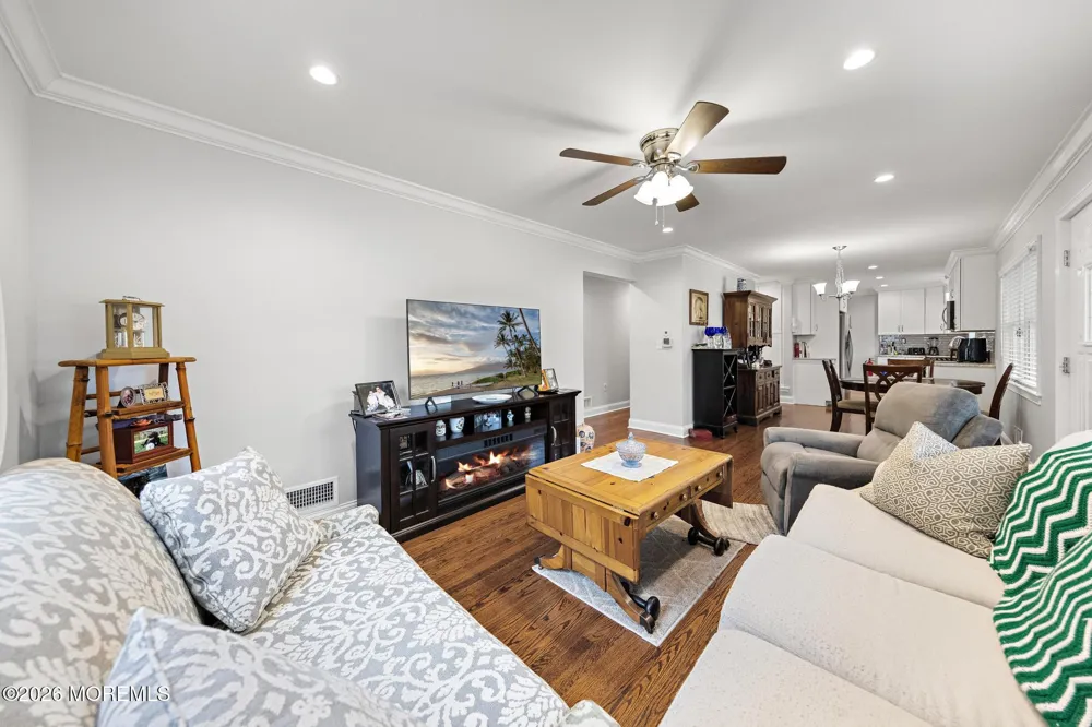 8 Meadowbrook Avenue Eatontown, NJ 07724
