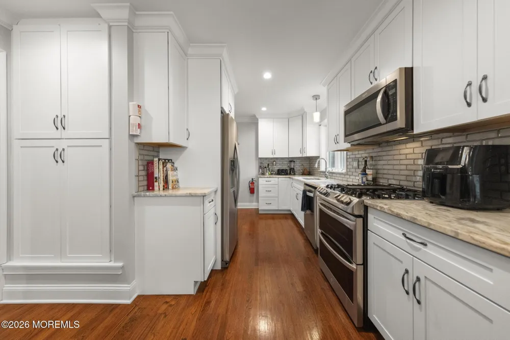 8 Meadowbrook Avenue Eatontown, NJ 07724