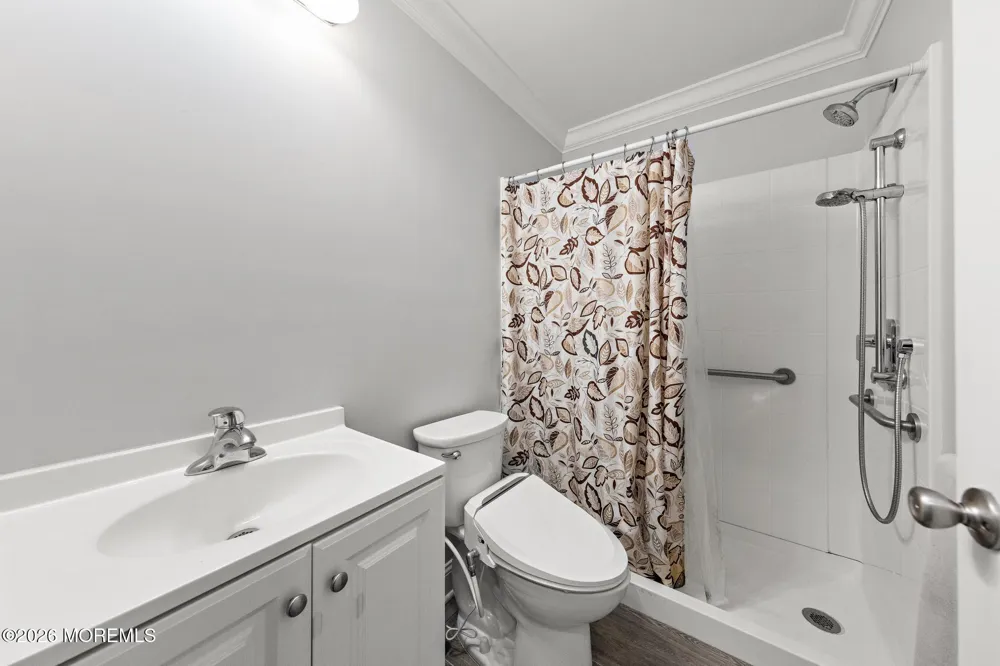 8 Meadowbrook Avenue Eatontown, NJ 07724