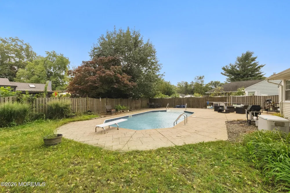 8 Meadowbrook Avenue Eatontown, NJ 07724