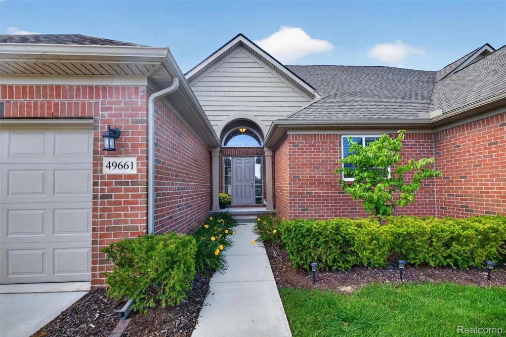 49661 Manistee Drive Chesterfield Township, MI 48047