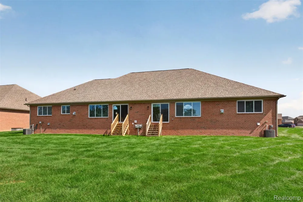 49661 Manistee Drive Chesterfield Township, MI 48047