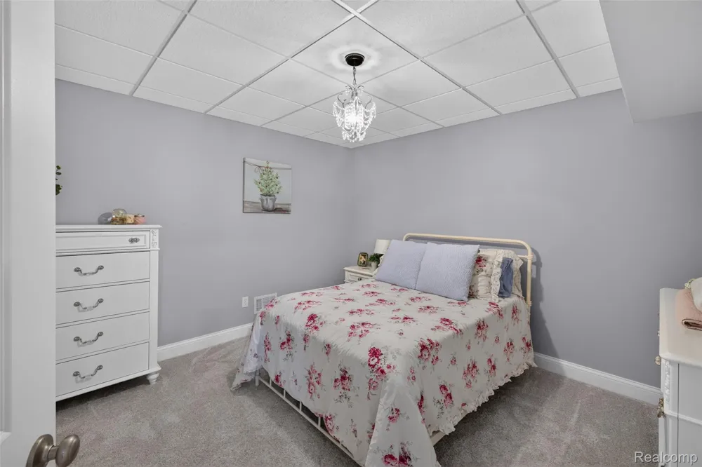 49661 Manistee Drive Chesterfield Township, MI 48047