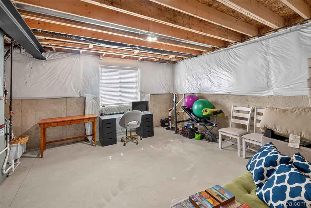 49661 Manistee Drive Chesterfield Township, MI 48047