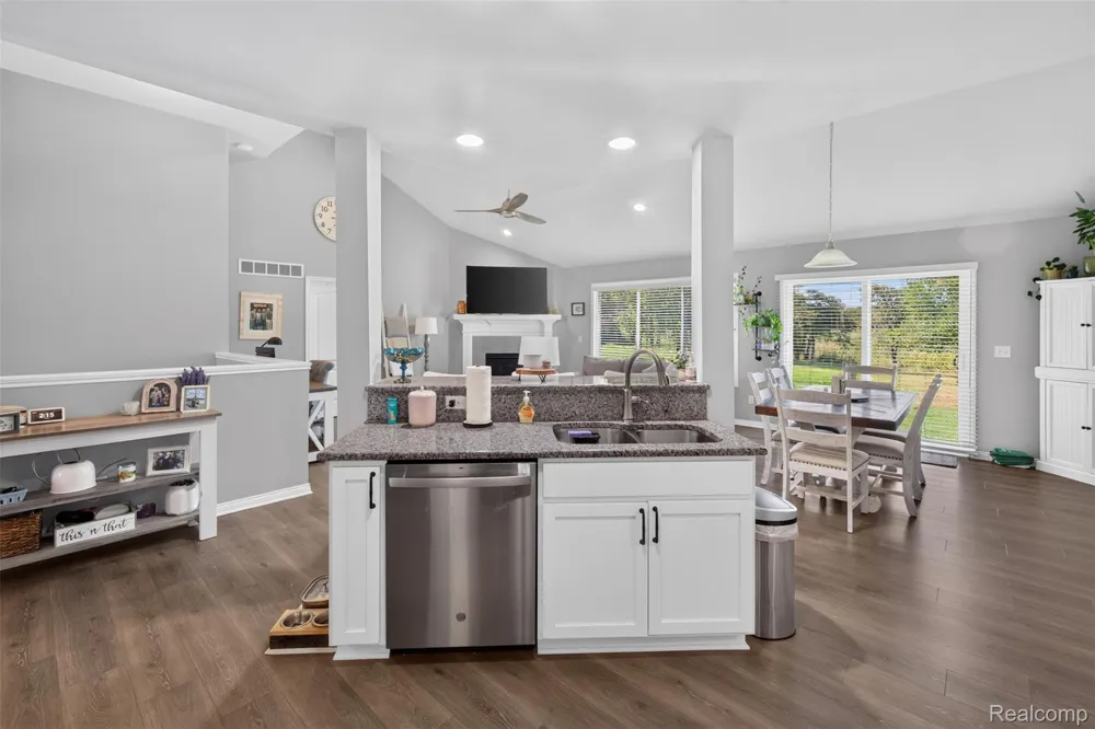 49661 Manistee Drive Chesterfield Township, MI 48047