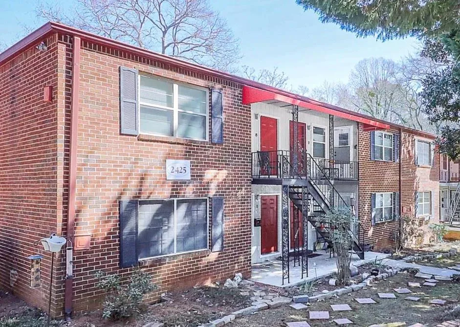 2425 Lawrenceville Highway #8 Decatur, GA 30033