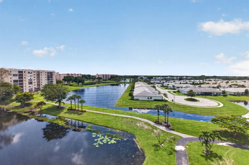 6866 HUNTINGTON LANE #707 Delray Beach, FL 33446