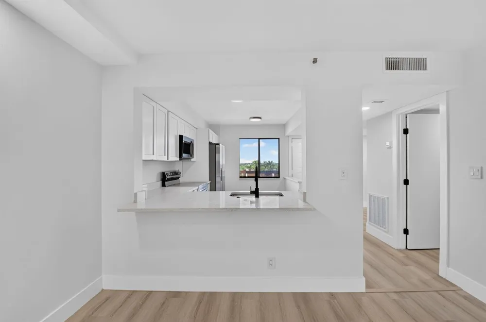 6866 HUNTINGTON LANE #707 Delray Beach, FL 33446