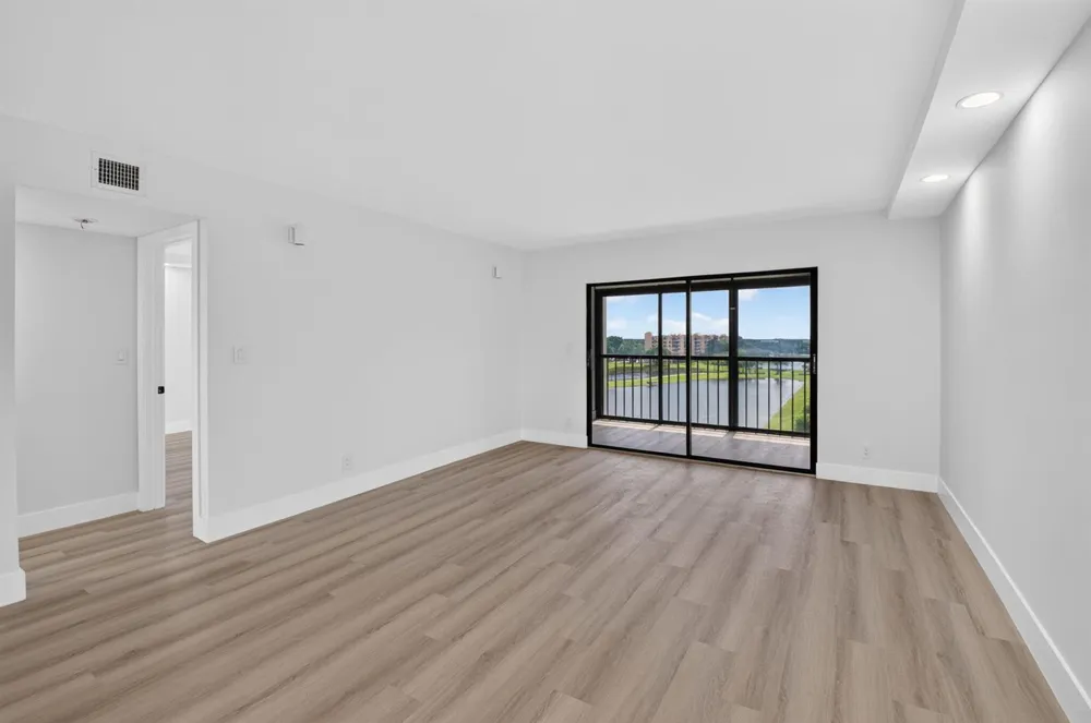 6866 HUNTINGTON LANE #707 Delray Beach, FL 33446