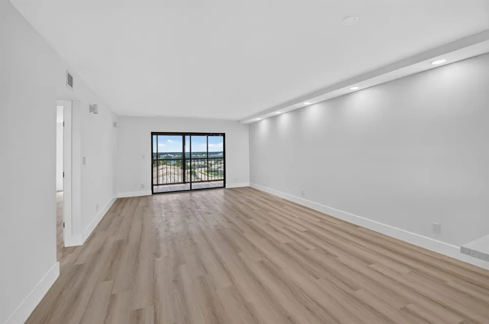 6866 HUNTINGTON LANE #707 Delray Beach, FL 33446