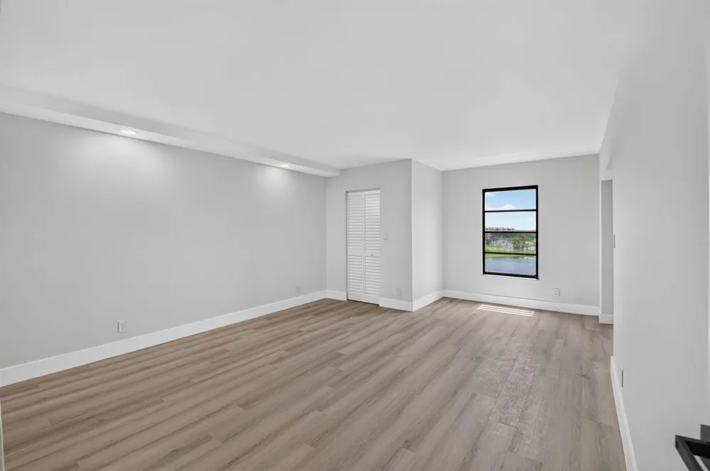6866 HUNTINGTON LANE #707 Delray Beach, FL 33446
