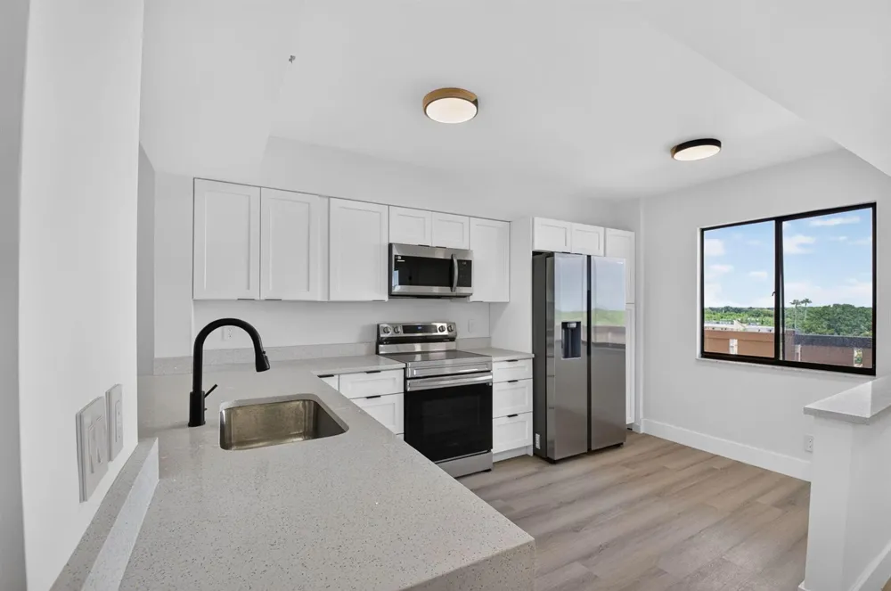 6866 HUNTINGTON LANE #707 Delray Beach, FL 33446