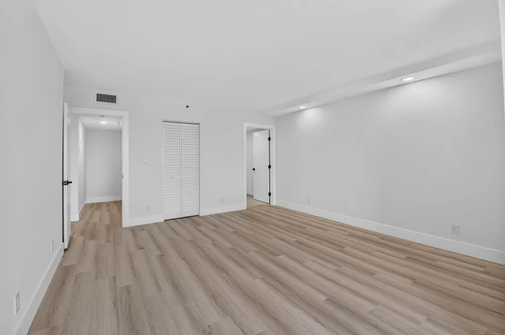 6866 HUNTINGTON LANE #707 Delray Beach, FL 33446