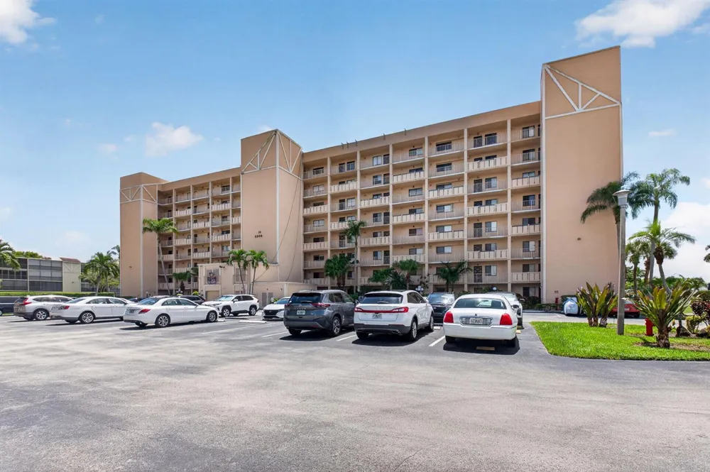 6866 HUNTINGTON LANE #707 Delray Beach, FL 33446