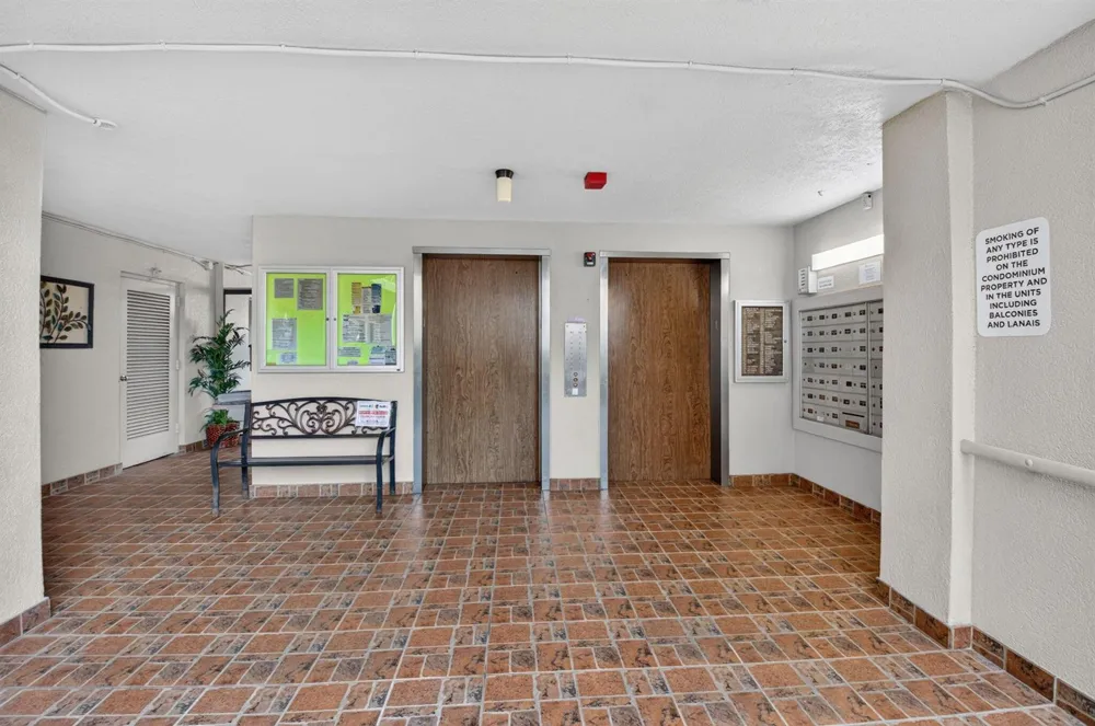 6866 HUNTINGTON LANE #707 Delray Beach, FL 33446