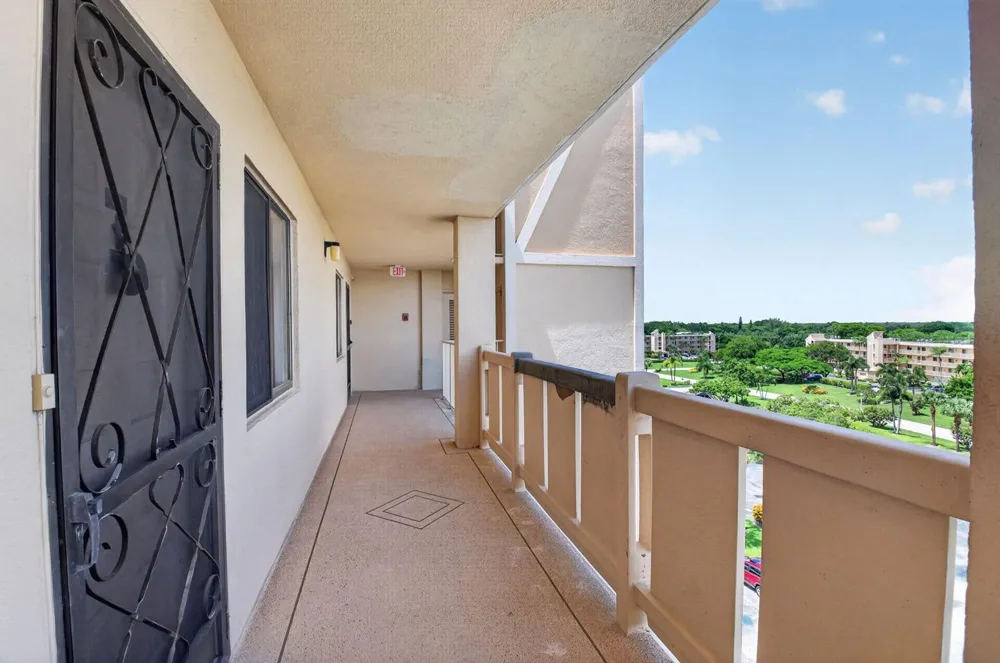 6866 HUNTINGTON LANE #707 Delray Beach, FL 33446