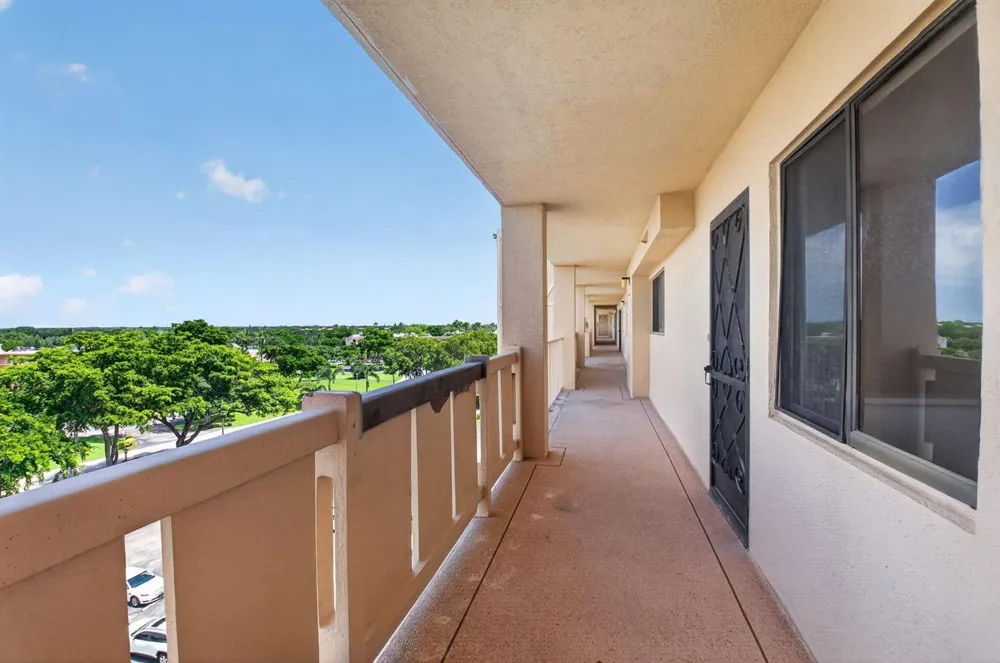 6866 HUNTINGTON LANE #707 Delray Beach, FL 33446