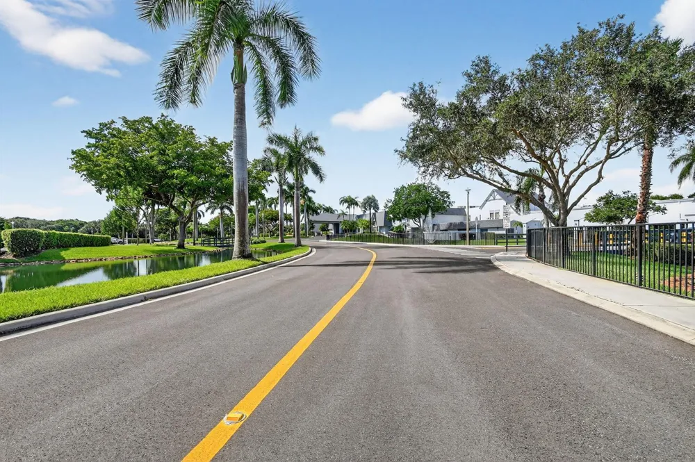 6866 HUNTINGTON LANE #707 Delray Beach, FL 33446