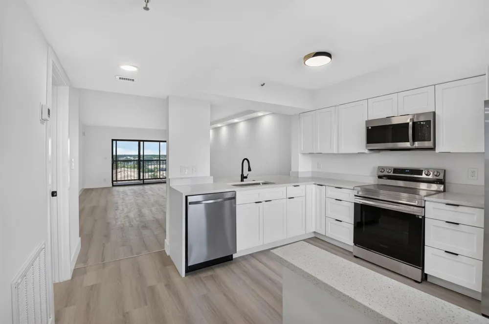 6866 HUNTINGTON LANE #707 Delray Beach, FL 33446