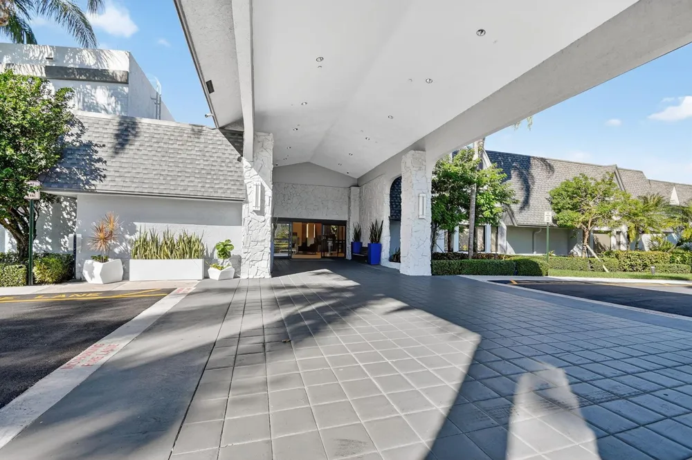 6866 HUNTINGTON LANE #707 Delray Beach, FL 33446