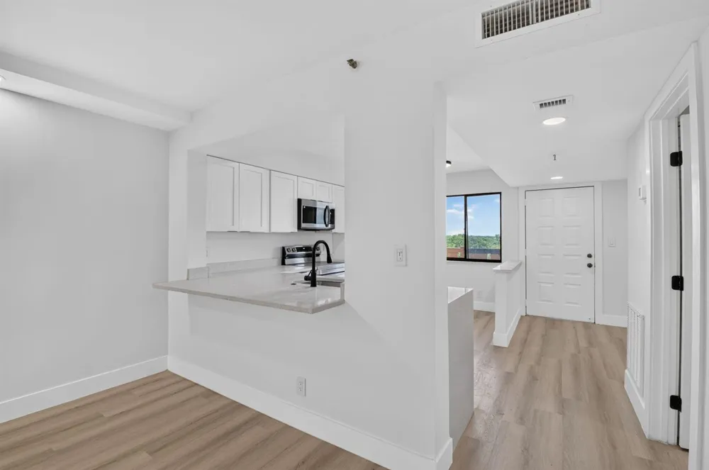 6866 HUNTINGTON LANE #707 Delray Beach, FL 33446