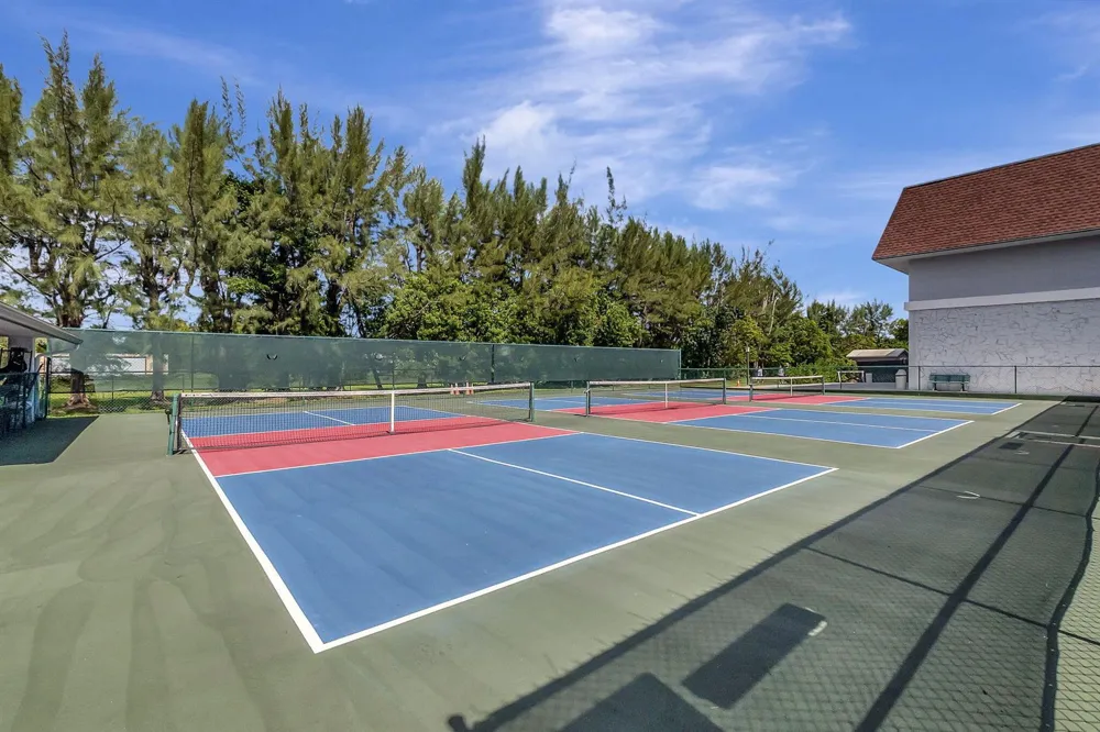 6866 HUNTINGTON LANE #707 Delray Beach, FL 33446