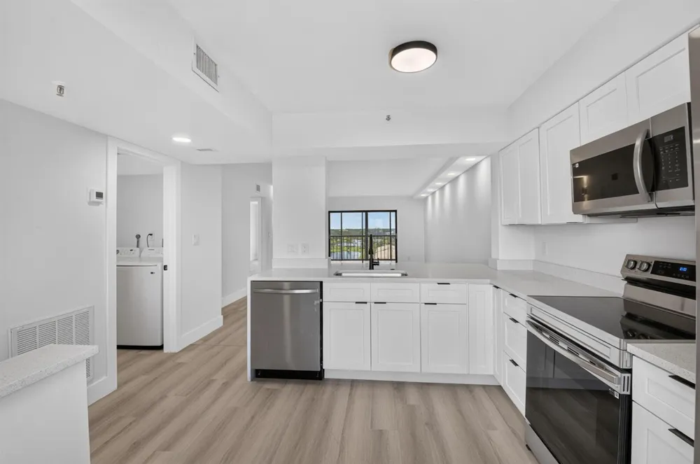 6866 HUNTINGTON LANE #707 Delray Beach, FL 33446