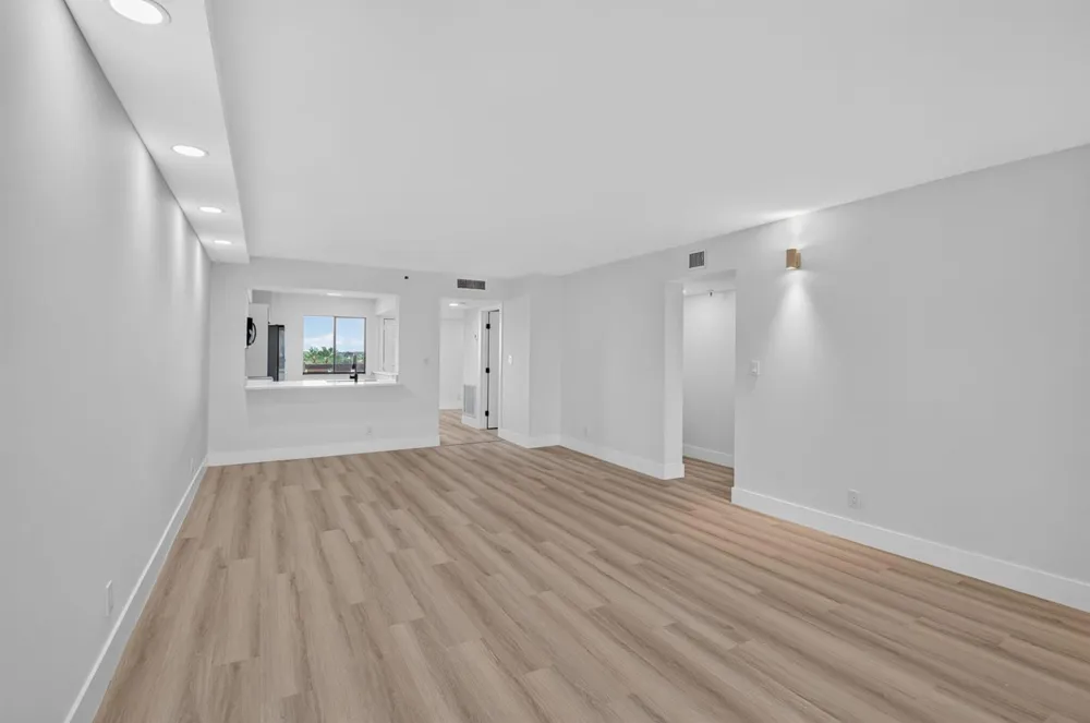 6866 HUNTINGTON LANE #707 Delray Beach, FL 33446