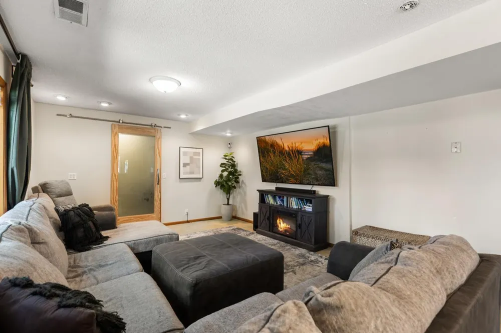 6300 91st Trail Brooklyn Park, MN 55445