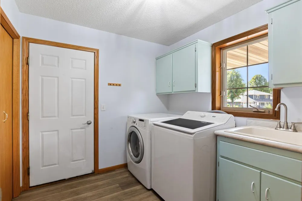 6300 91st Trail Brooklyn Park, MN 55445