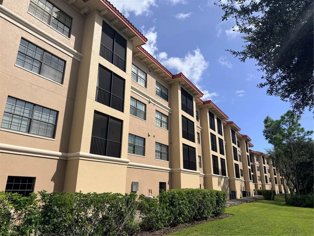 7702 LAKE VISTA COURT #303 Lakewood Ranch, FL 34202