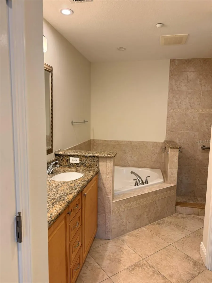 7702 LAKE VISTA COURT #303 Lakewood Ranch, FL 34202