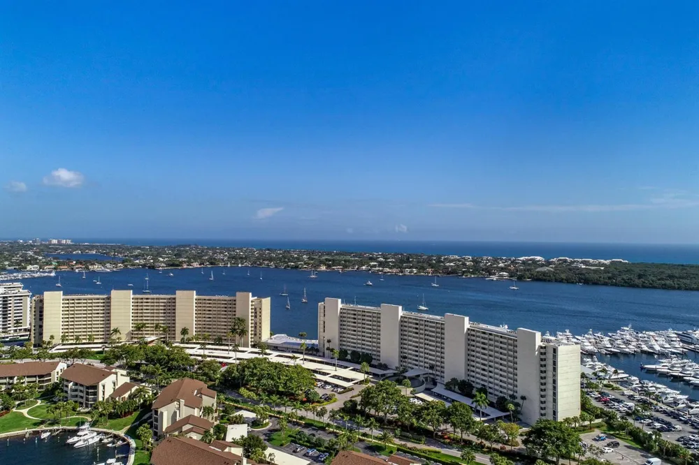 132 LAKESHORE DRIVE #220 North Palm Beach, FL 33408