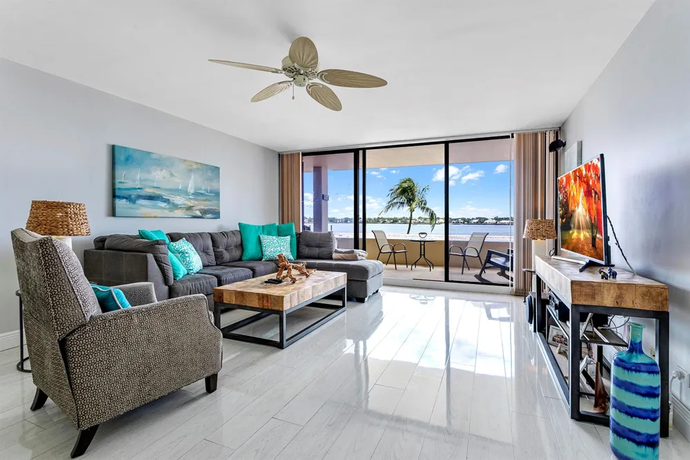 132 LAKESHORE DRIVE #220 North Palm Beach, FL 33408