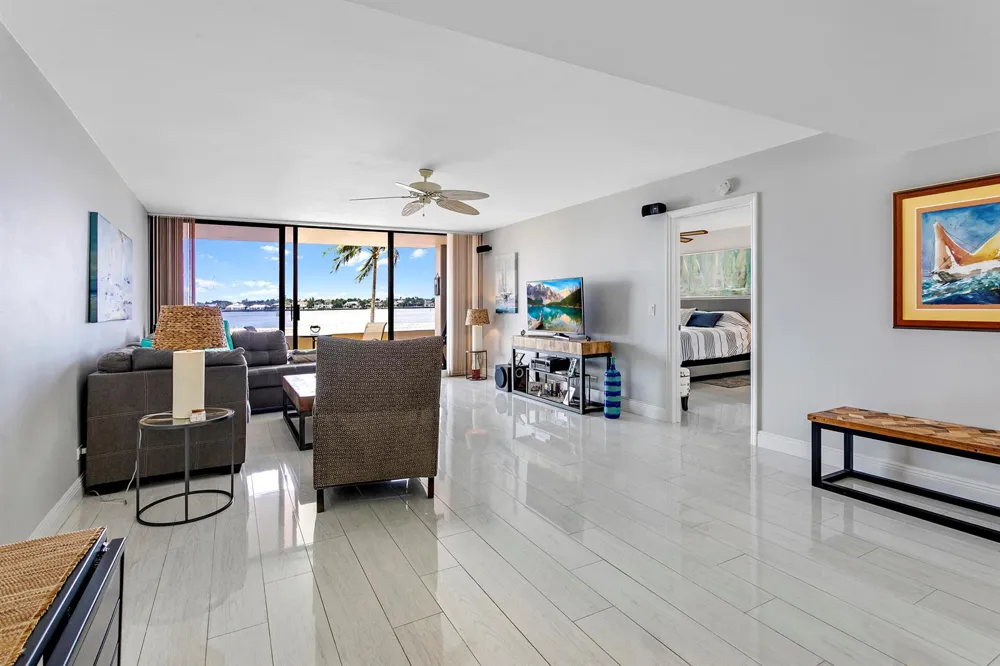 132 LAKESHORE DRIVE #220 North Palm Beach, FL 33408